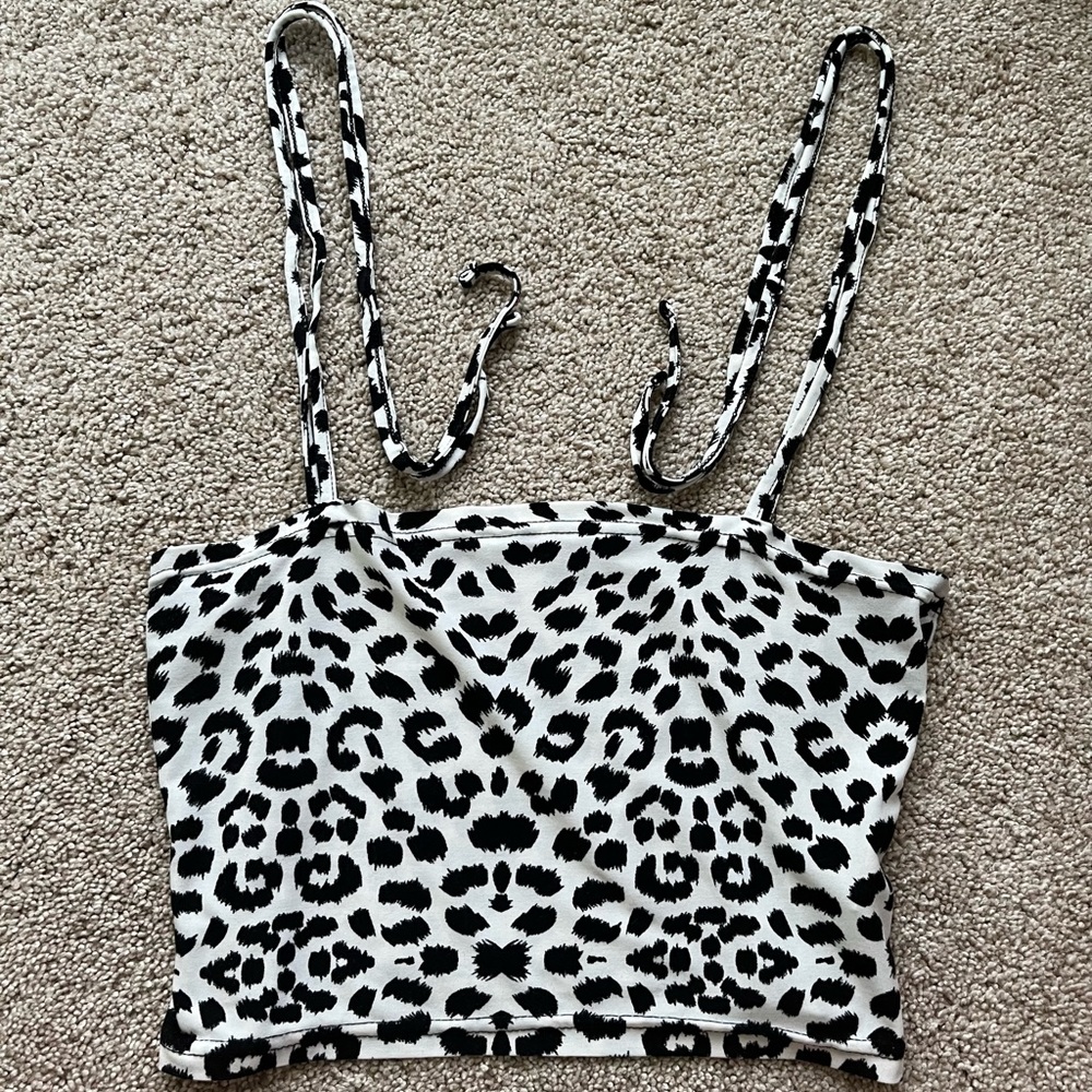 Black and white leopard print crop top!